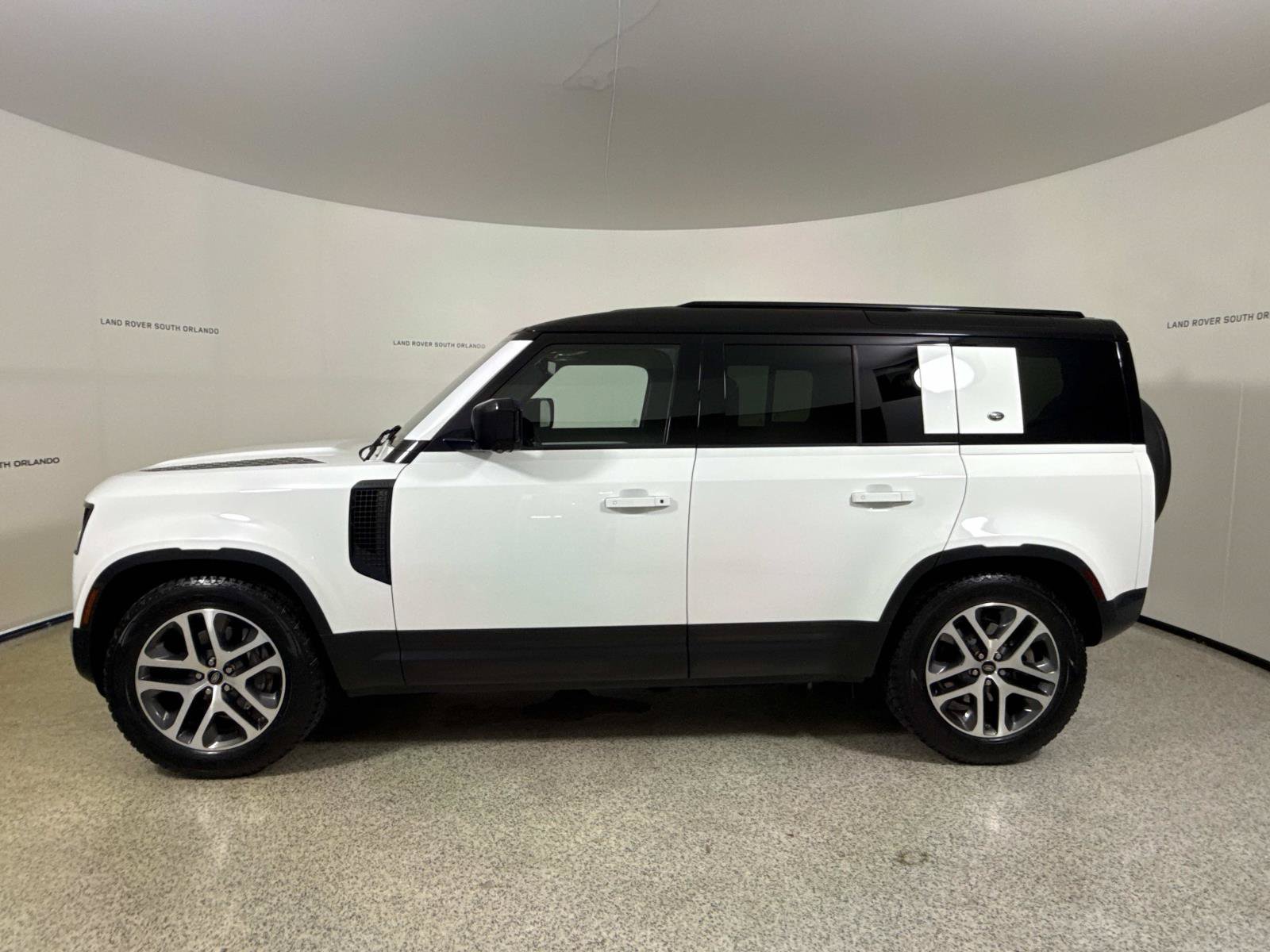 Used 2020 Land Rover Defender 110 SE AWD/4WD image 2
