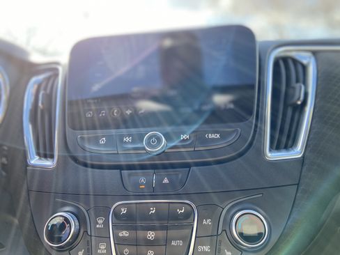 Used 2021 Chevrolet Malibu LT image 31