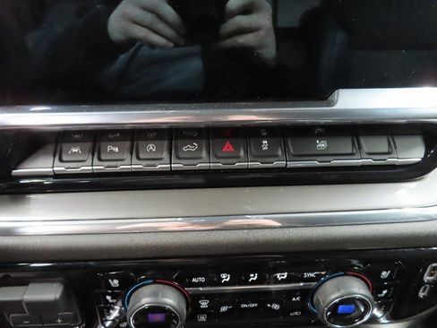 Used 2024 Chevrolet Silverado 1500 High Country image 48