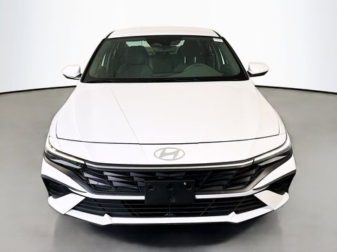 Used 2024 Hyundai Elantra SEL image 2