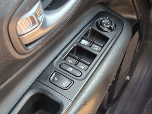 Used 2019 Jeep Renegade Altitude w/ UConnect 8.4 Nav Group AWD/4WD image 25