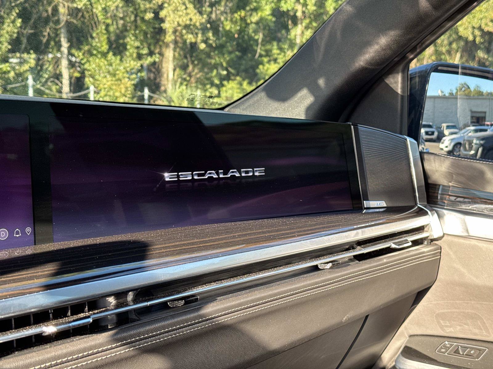 Certified 2026 Cadillac Escalade Luxury AWD/4WD image 24