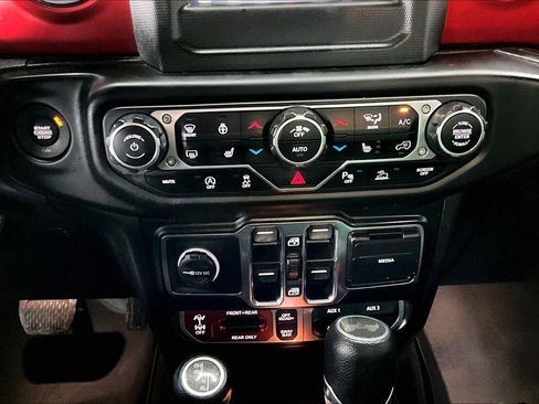 Used 2021 Jeep Wrangler Unlimited Rubicon w/ LED Lighting Group AWD/4WD image 15