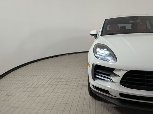 Certified 2021 Porsche Macan AWD/4WD image 12