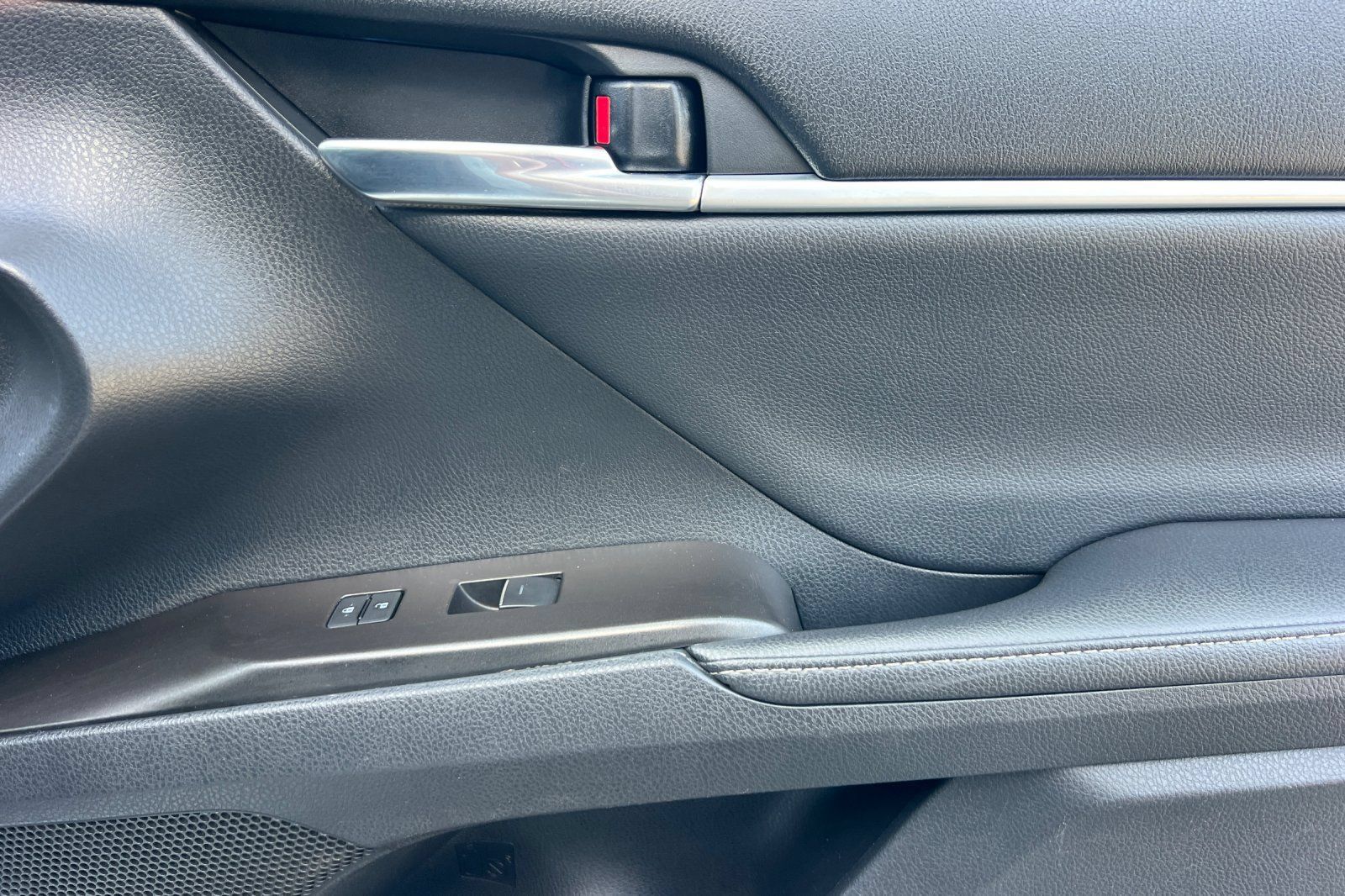 Used 2022 Toyota Camry XSE FWD image 22