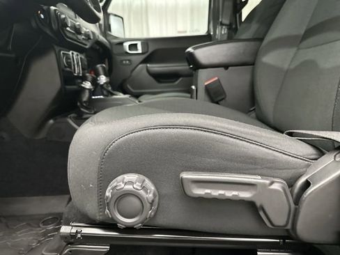 Used 2022 Jeep Wrangler Unlimited Sport image 18