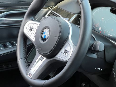 Used 2022 BMW 750i xDrive w/ M Sport Package AWD/4WD image 41