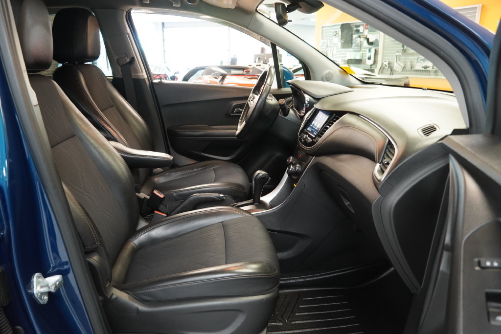 Used 2020 Chevrolet Trax LT w/ LT Convenience Package FWD image 33
