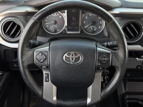 Used 2016 Toyota Tacoma SR5 w/ Towing Package RWD image 15