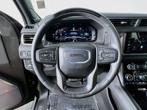 Used 2024 GMC Yukon Denali Ultimate AWD/4WD image 12