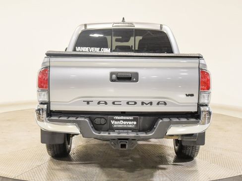 Used 2021 Toyota Tacoma TRD Off-Road image 10
