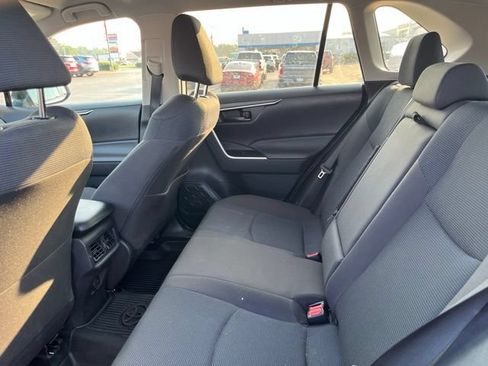 Used 2022 Toyota RAV4 LE AWD/4WD image 11