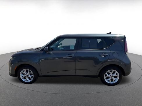 Used 2025 Kia Soul LX w/ LX Technology Package FWD image 9