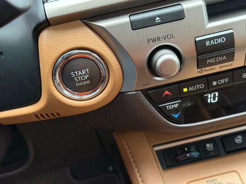 Used 2017 Lexus ES 350 w/ Luxury Package image 32