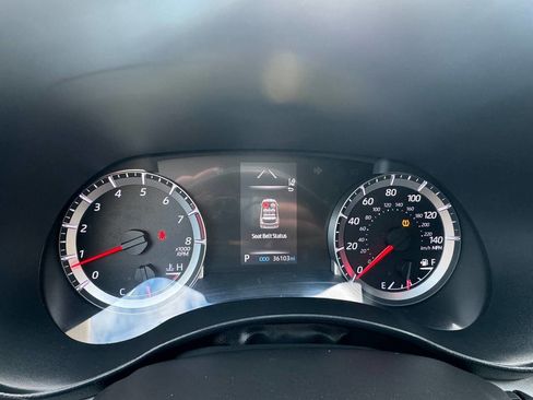 Used 2021 Toyota Highlander LE image 13