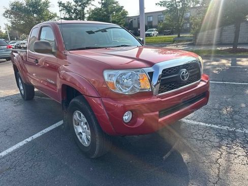 Used 2011 Toyota Tacoma 4x4 Access Cab V6 w/ SR5 Pkg #2 image 2