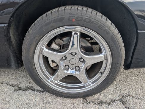 Used 2001 Chevrolet Camaro Z28 w/ SS Performance/Appearance Pkg image 9