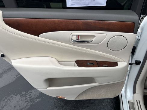 Used 2011 Lexus LS 460 w/ Comfort Pkg image 31