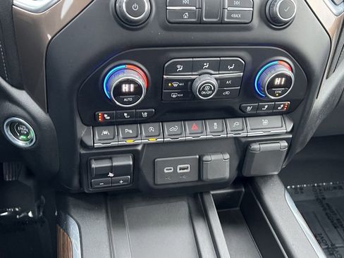 Used 2020 Chevrolet Silverado 1500 High Country w/ Technology Package image 26