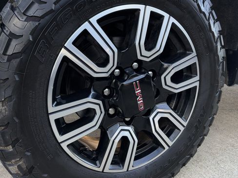 Used 2022 GMC Sierra 2500 AT4 w/ AT4 Preferred Package image 12