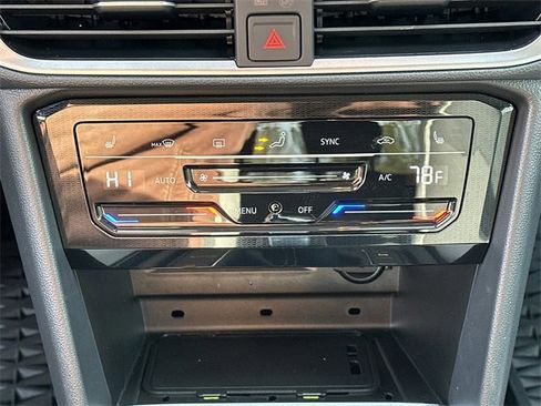 Used 2025 Volkswagen Taos SE image 31