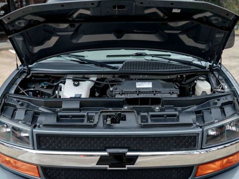 Used 2023 Chevrolet Express 2500 image 90