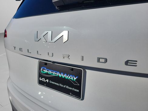 Used 2023 Kia Telluride S image 10