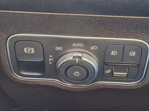 Used 2021 Mercedes-Benz GLB 250 image 24