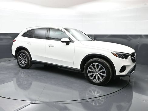 Used 2025 Mercedes-Benz GLC 300 4MATIC image 31