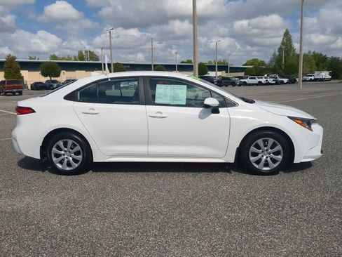 Certified 2025 Toyota Corolla LE image 3