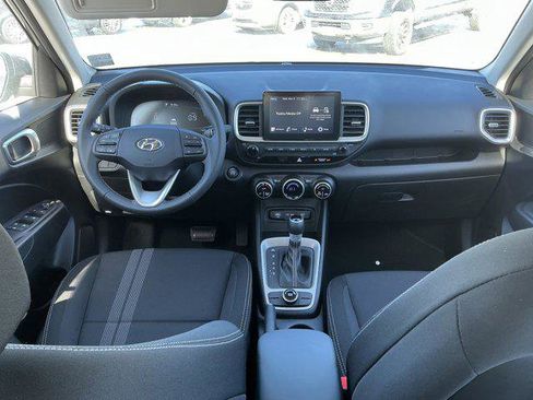 New 2025 Hyundai Venue SEL image 5