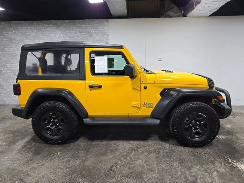 Used 2019 Jeep Wrangler Sport AWD/4WD image 3