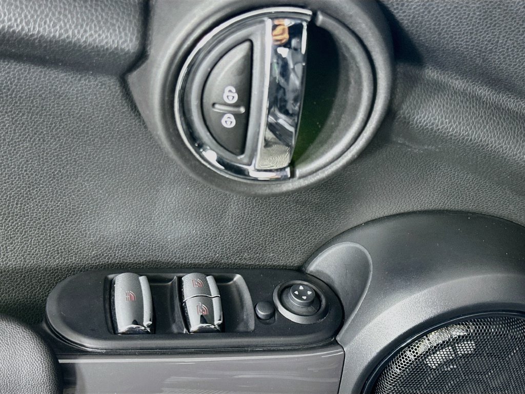 Used 2016 MINI Cooper Convertible FWD image 18