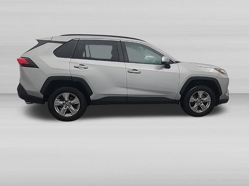 Used 2025 Toyota RAV4 XLE AWD/4WD image 3