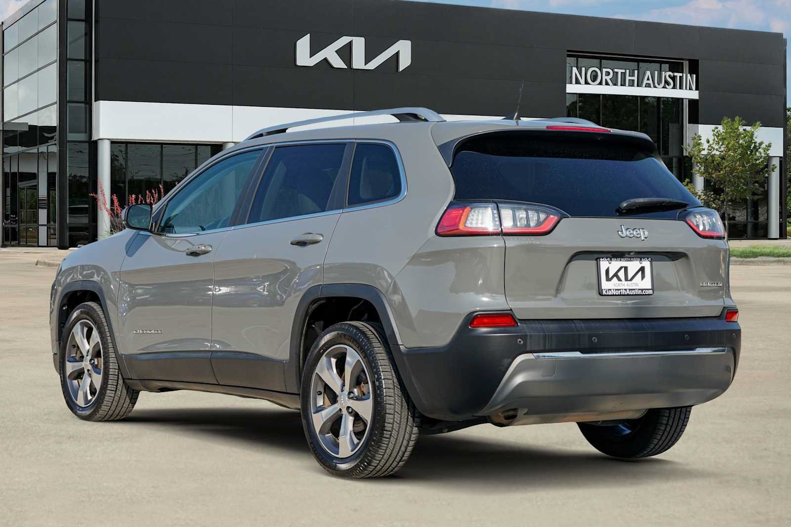 Used 2020 Jeep Cherokee Limited FWD image 4