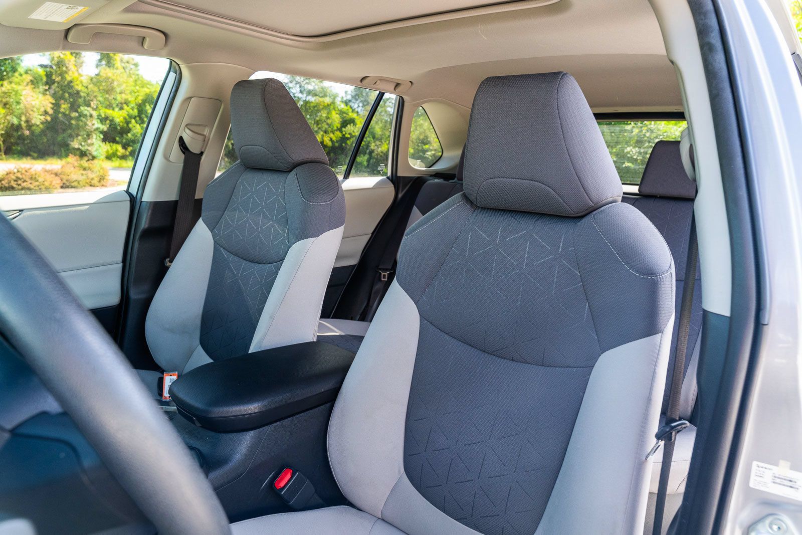Used 2020 Toyota RAV4 XLE w/ Convenience Package AWD/4WD image 19