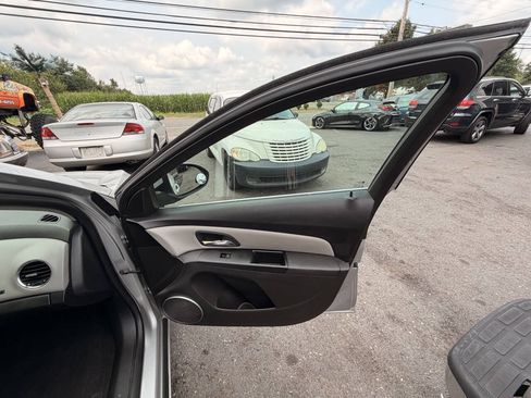 Used 2011 Chevrolet Cruze LT FWD image 27