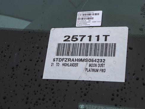 Used 2021 Toyota Highlander Platinum image 29