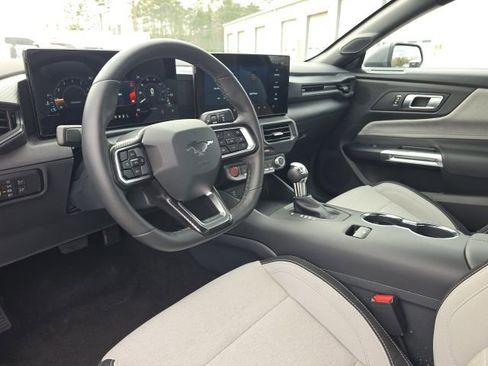 Used 2025 Ford Mustang Coupe image 17