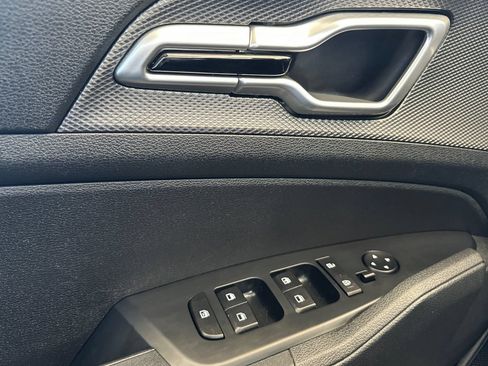 Used 2025 Kia Sportage LX FWD image 15