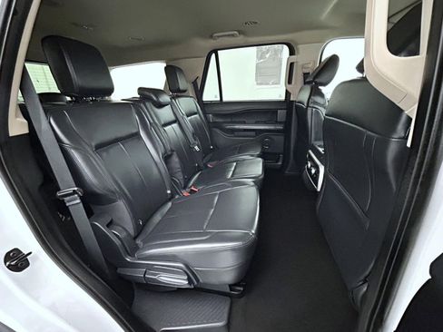 Used 2024 Ford Expedition XLT image 18