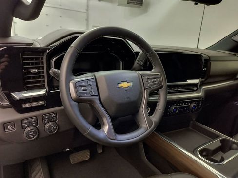 Used 2024 Chevrolet Silverado 3500 High Country w/ High Country Premium Package AWD/4WD image 4