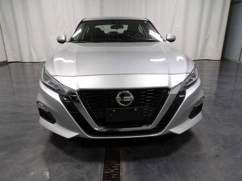 Used 2021 Nissan Altima 2.5 SV image 2