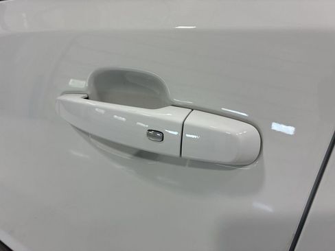 Used 2021 GMC Acadia SLE w/ Driver Convenience Package image 12