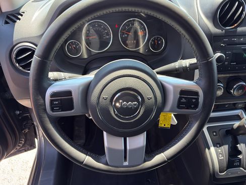 Used 2017 Jeep Compass Latitude AWD/4WD image 16