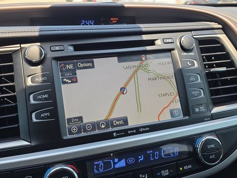 Used 2017 Toyota Highlander XLE FWD image 19