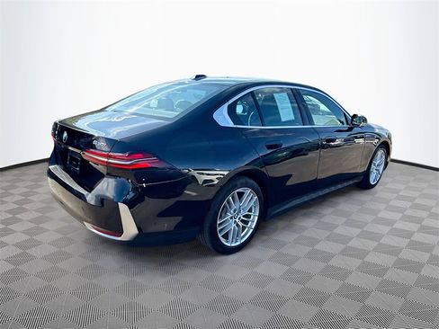 Used 2024 BMW 530i image 8