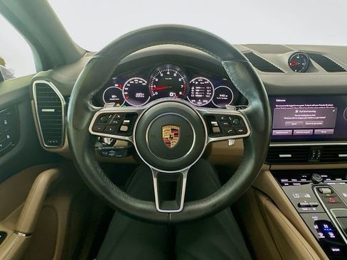 Used 2022 Porsche Cayenne AWD/4WD image 11