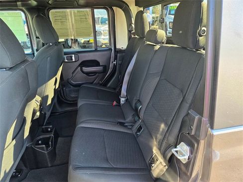 Used 2021 Jeep Gladiator Sport image 7