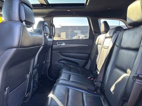 Certified 2019 Jeep Grand Cherokee Limited w/ Luxury Group II image 17